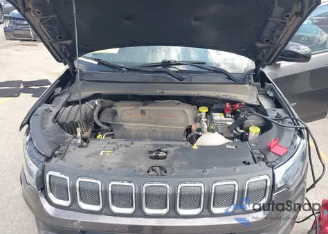 2022 Jeep Compass Latitude 4X4 from USA, damaged, VIN 3C4NJDBB5NT165433